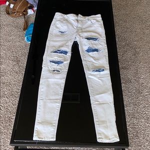 White American Eagle skinny jeans